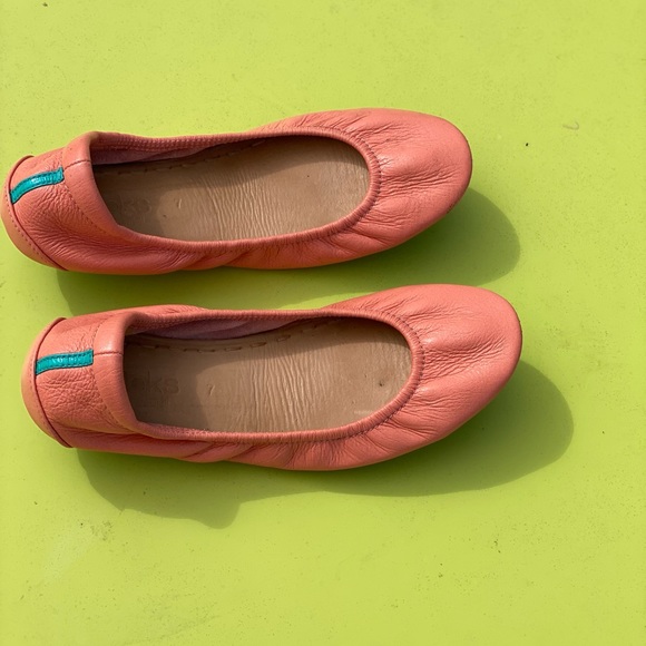 Peach Poppy Tieks! Sz 7. Worn a few times only. Some scuffs. Sold out online. - Picture 9 of 12